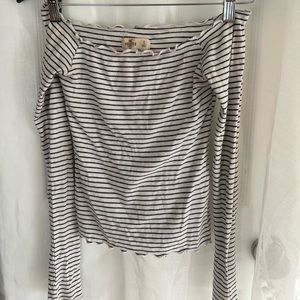 hollis yet off the shoulder, striped long sleeve! will be ironed before shipped